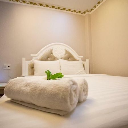 Bui Vien Walking Street Hotel Хошимин Екстериор снимка