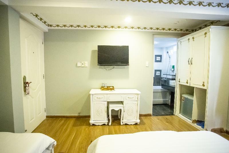 Bui Vien Walking Street Hotel Хошимин Екстериор снимка